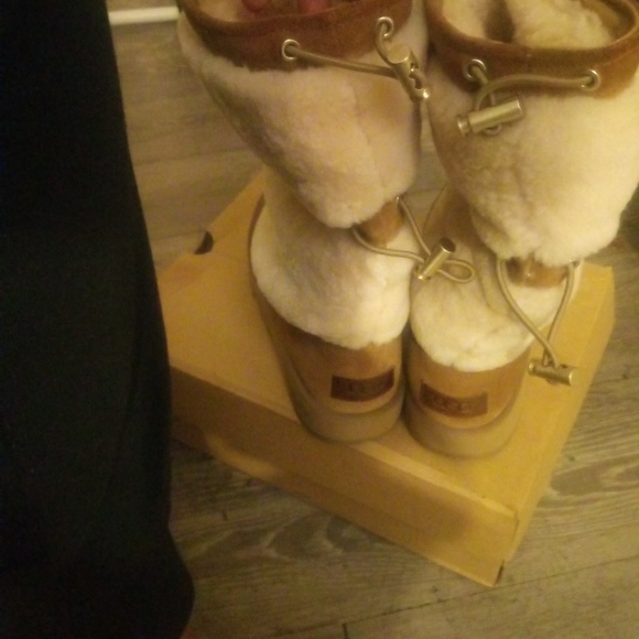 Waterproof uggs - Picture 3 of 5